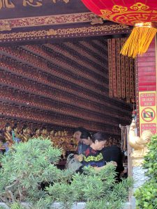 12,800 in one room. The name lies.